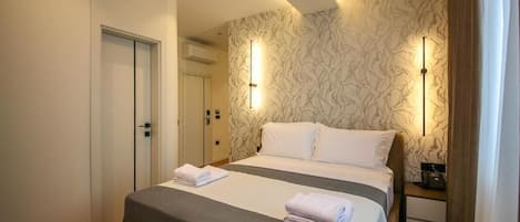 Suite, Balcony, City View