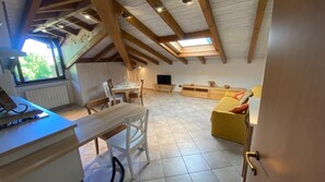 Living area - Apartment 'Maison Adriano Lago Maggiore' with Wi-Fi (Sangiano)