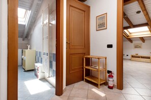Interior - Apartment 'Maison Adriano Lago Maggiore' with Wi-Fi (Sangiano)