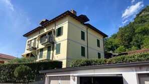 Exterior - Apartment 'Maison Adriano Lago Maggiore' with Wi-Fi (Sangiano)