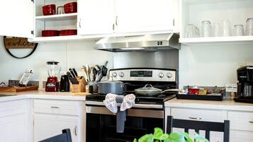Coffee/tea maker, fridge, microwave, oven