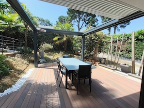 Outdoor dining - Villa for 8 people, 500 meters from the beach and 200 meters from Lajarrige Avenue (La Baule-Escoublac)