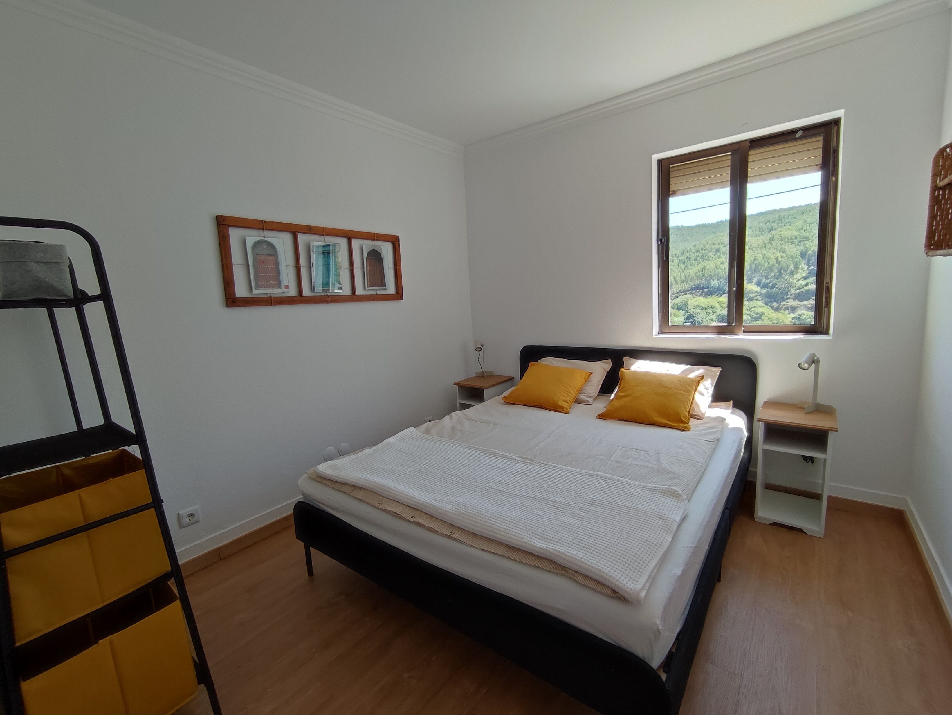 3 chambres, accès à Internet, literie fournie
