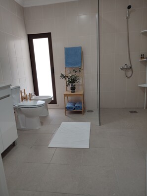 Bathroom - Beautiful 3-bedroom house in lovely Figueiró dos Vinhos (Figueiró dos Vinhos)
