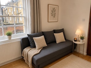 Living area - Two-bedroom Flat Sleeps 8 (London)