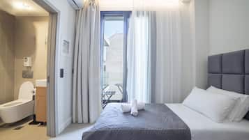 Premium Studio, Kitchenette | Individually decorated, individually furnished, iron/ironing board