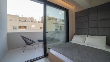Deluxe-Studio, 1 King-Bett, Terrasse | Individuell dekoriert, individuell eingerichtet, Bügeleisen/Bügelbrett