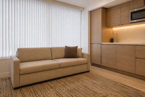 Living area - Northwell Suites (Toronto)