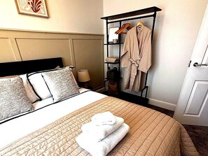 Iron/ironing board, free WiFi, bed sheets - Stylish 1-bedroom apartment in charming Sunderland city centre, near the coast (Sunderland)