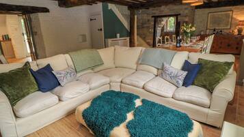Cottage | Living area