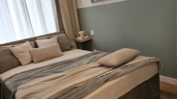 Deluxe-Penthouse, Stadtblick | Laptopgeeigneter Arbeitsplatz, schallisolierte Zimmer, kostenloses WLAN