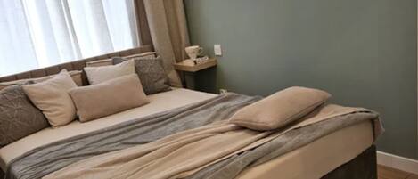 Deluxe Penthouse, City View | Laptop workspace, soundproofing, free WiFi