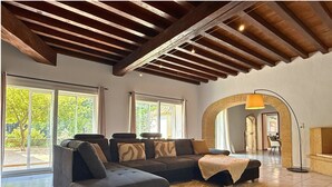 Interior - Group house in Provence with a pool, ping-pong, pétanque, and billiards (Orange)
