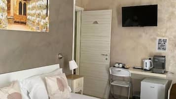 In-room safe, soundproofing, iron/ironing board, free WiFi