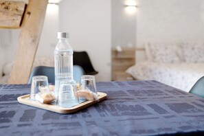 A tray with a bottle and glasses on a table in a hotel room. - Guest Room “L'Etoile” with Shared Terrace and Garden, Wi-Fi (Romillé)