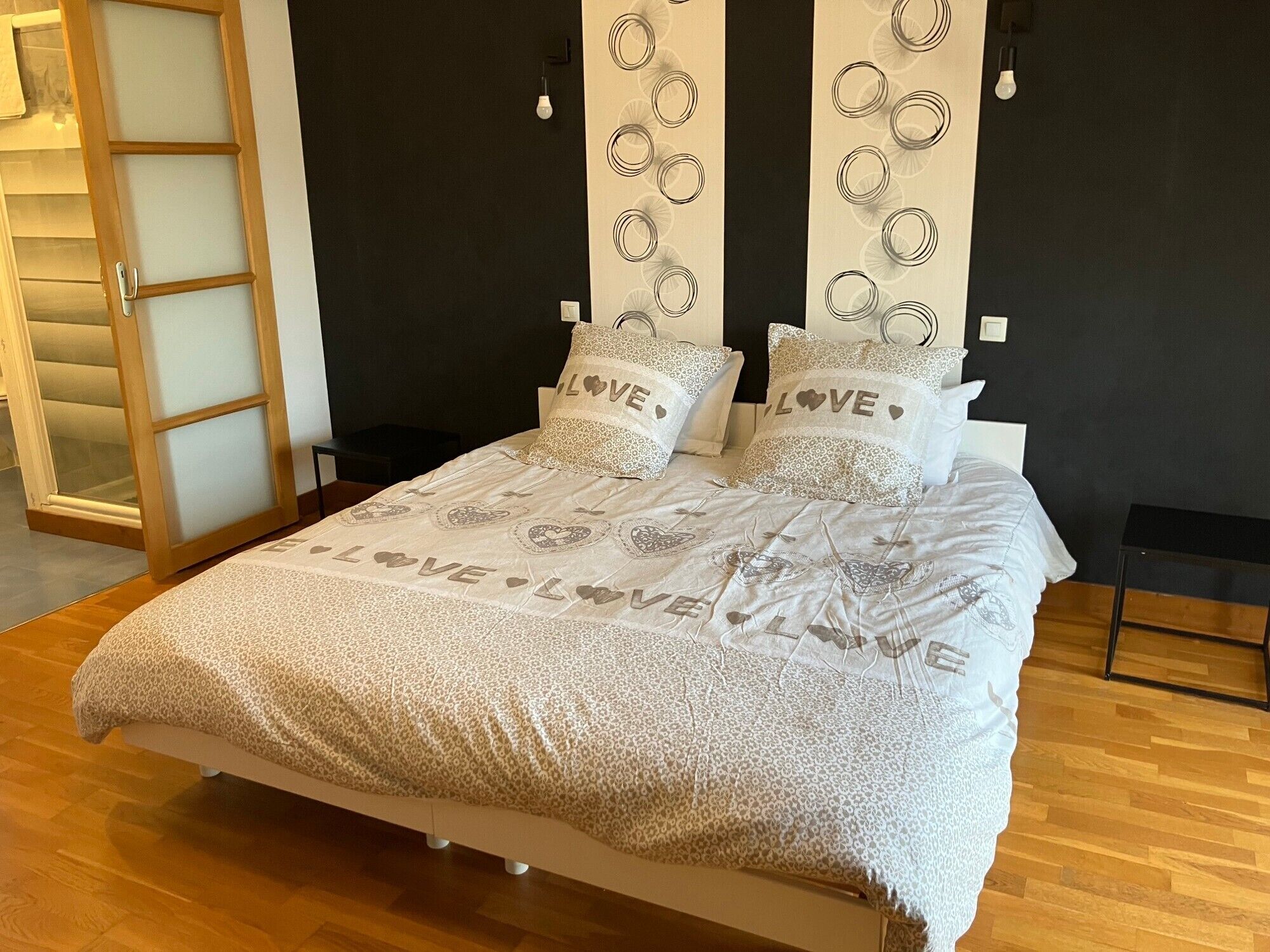 WiFi, bed sheets