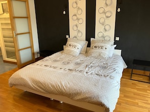 WiFi, bed sheets
