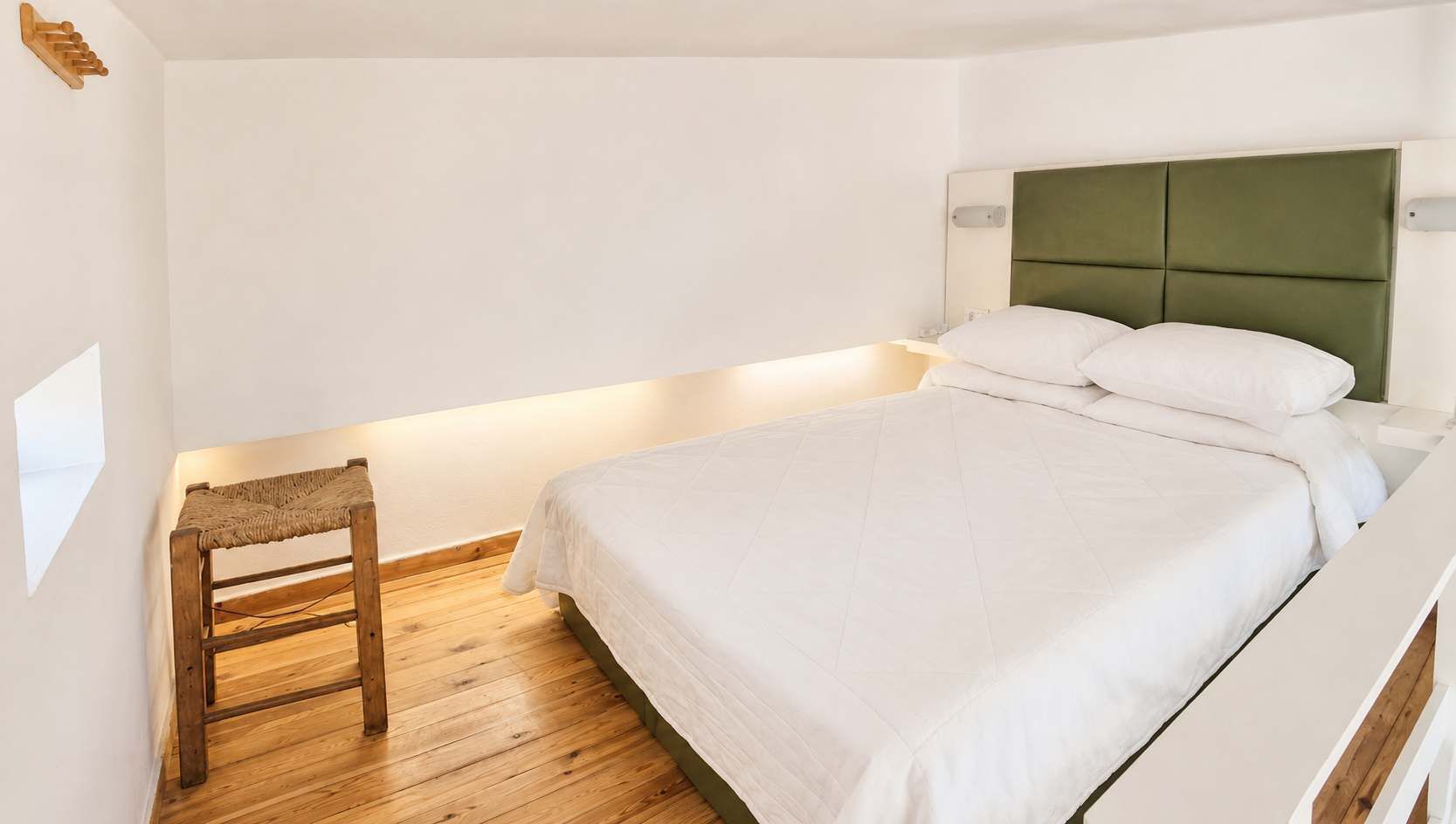 Iron/ironing board, travel cot, WiFi, bed sheets