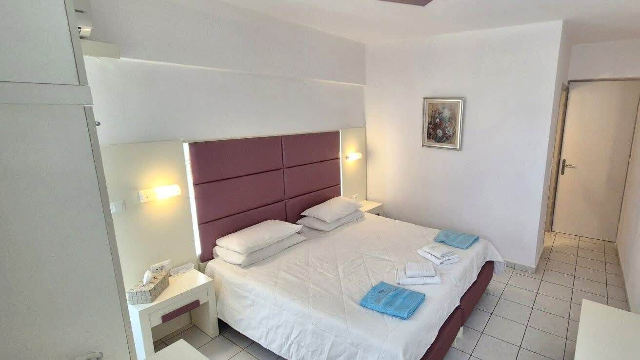 Iron/ironing board, travel cot, WiFi, bed sheets