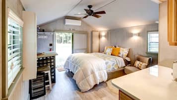3 bedrooms, desk, iron/ironing board, WiFi