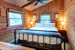 3 bedrooms, desk, iron/ironing board, WiFi