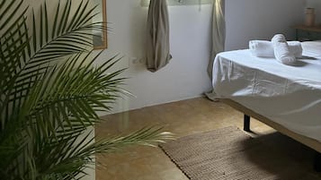 3 chambres, fer et planche à repasser, Wi-Fi, draps fournis