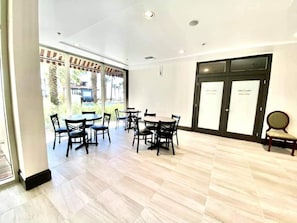 Dining - Shores of Panama 231 - Beautiful 3 Bedroom (Sleeps 8).  Same Floor Parking! No Elevators Needed (Panama City Beach)