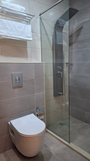 Bathroom - Jawaher Hotel (Jordan)