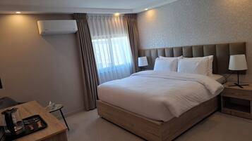 In-room safe, desk, laptop workspace, blackout drapes
