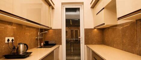 Apartment, 3 Bedrooms | Private kitchen