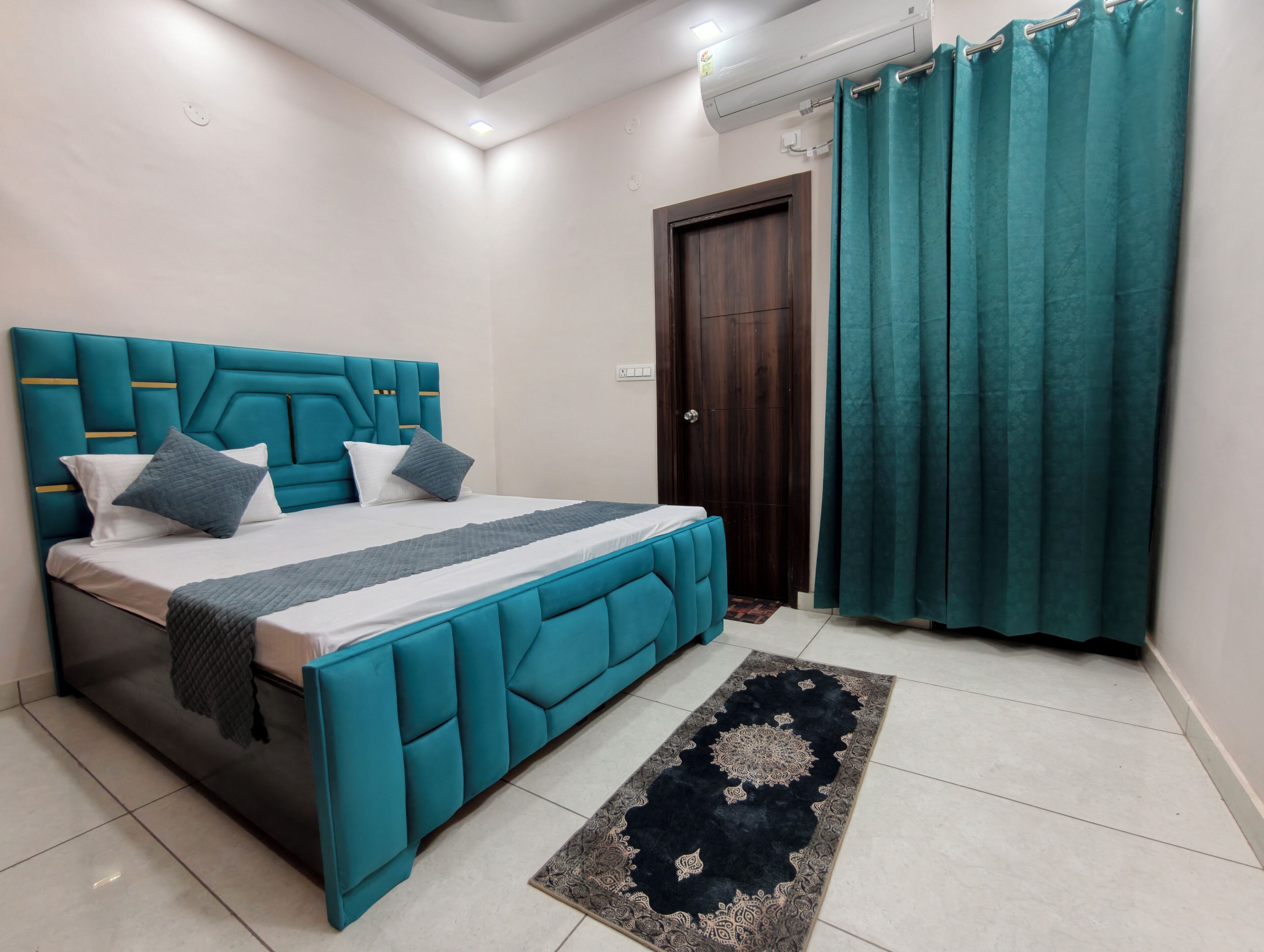Premium bedding, down comforters, desk, laptop workspace