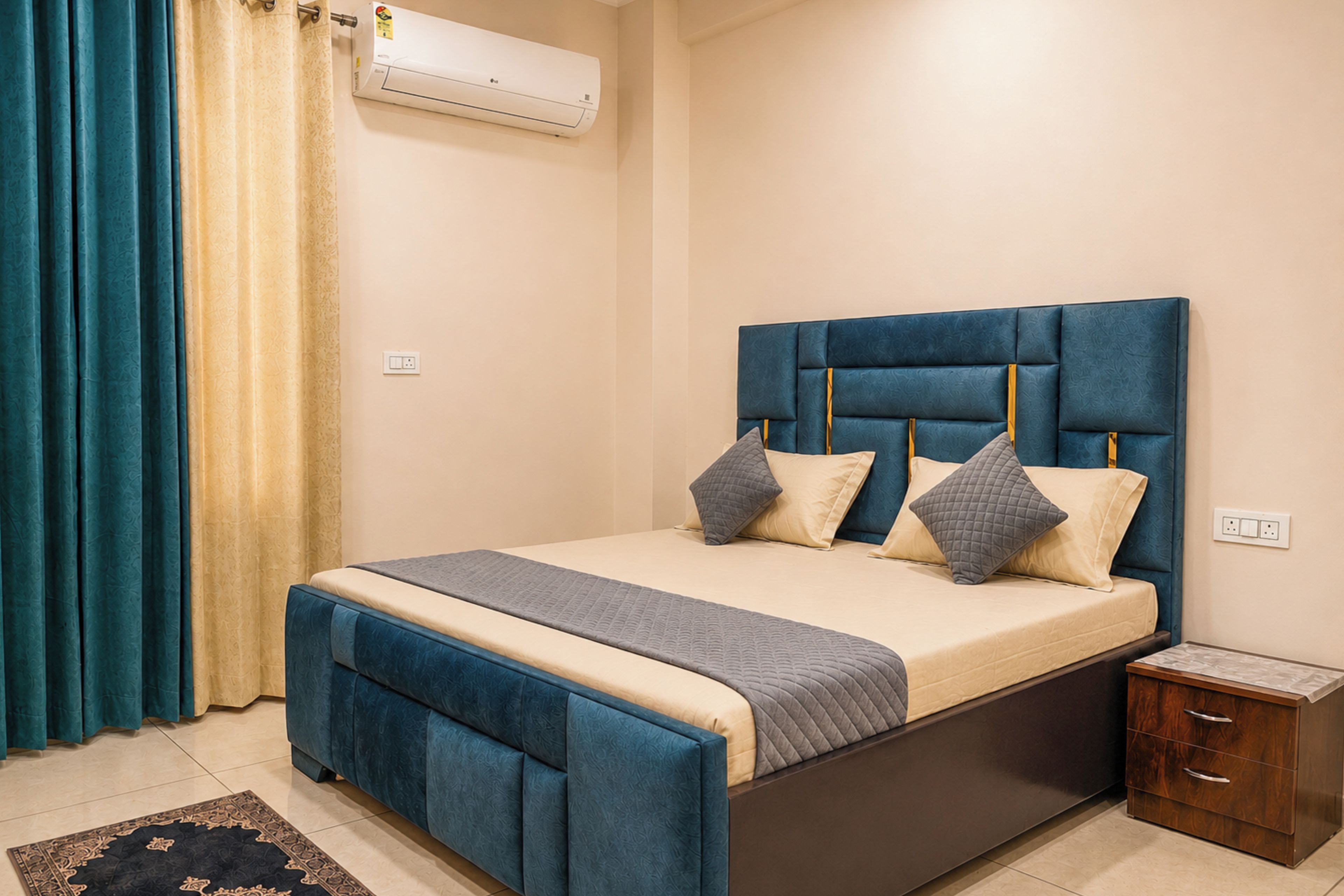 Premium bedding, down duvets, desk, laptop workspace
