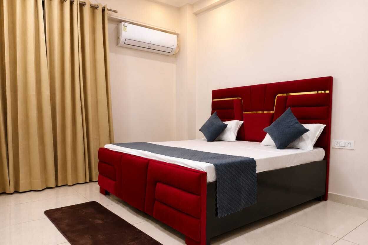 Apartment, 2 Bedrooms | Desk, laptop workspace, iron/ironing board