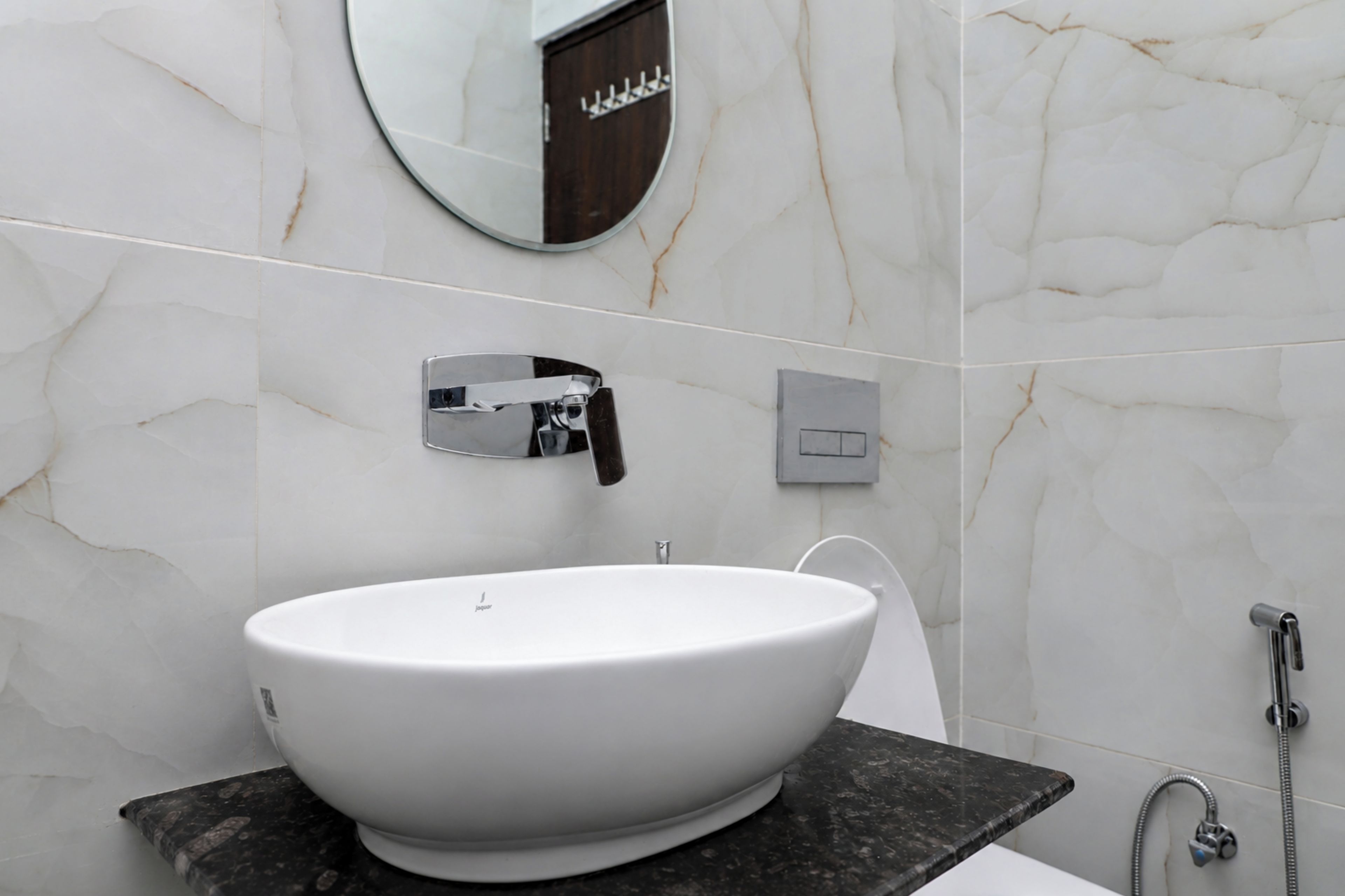Ducha, bidet, toallas, jabón
