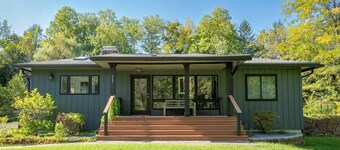 Charming Pet-Friendly Getaway with Deck & Nature Views in East Meredith, New York