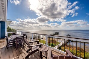 Outdoor dining - Incredible Spacious Beach House with Stunning Views for an Amazing Family Getaway in Corolla, North Carolina (Corolla)