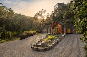 Porch - Himalayan Woodcroft, Sirmaur - IHCL SeleQtions (Pachhad)