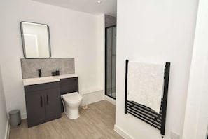 Bathroom - Cosy 1 Bedroom Apartment with WiFi in Central Hull (Kingston upon Hull)