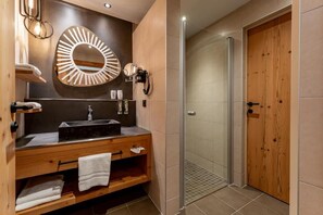 Deluxe Double Room, Mountain View | Bathroom - Hotel Riederalm (Leogang)