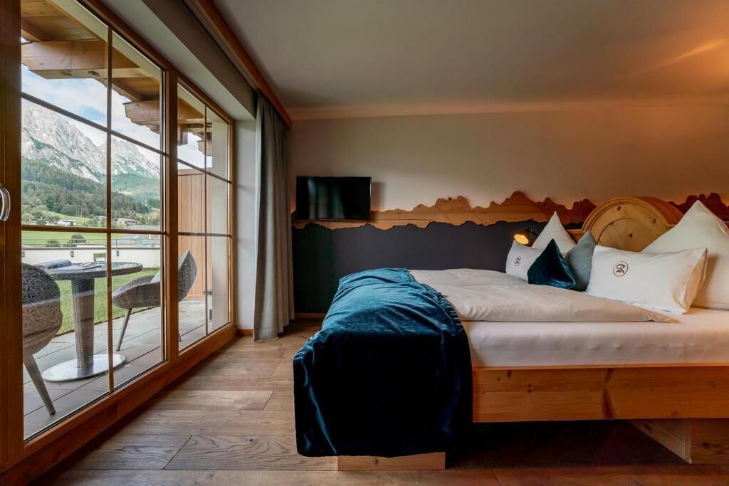 Deluxe Double Room, Mountain View | Hypo-allergenic bedding, minibar, in-room safe, free WiFi
