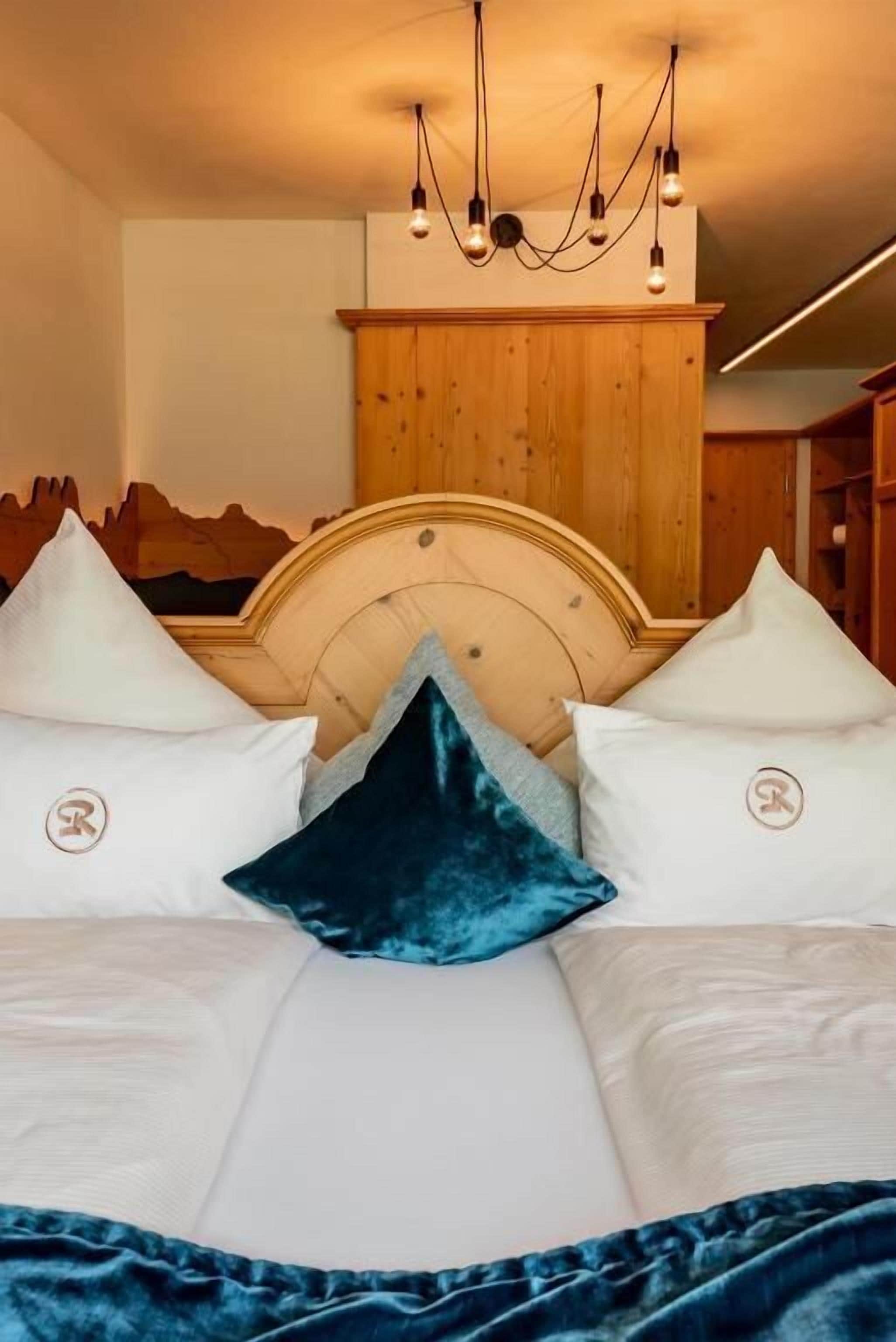 Habitación doble Deluxe, vista a la montaña | Ropa de cama hipoalergénica y minibar 