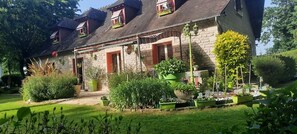 Exterior - Vrbo Property (Caugé)