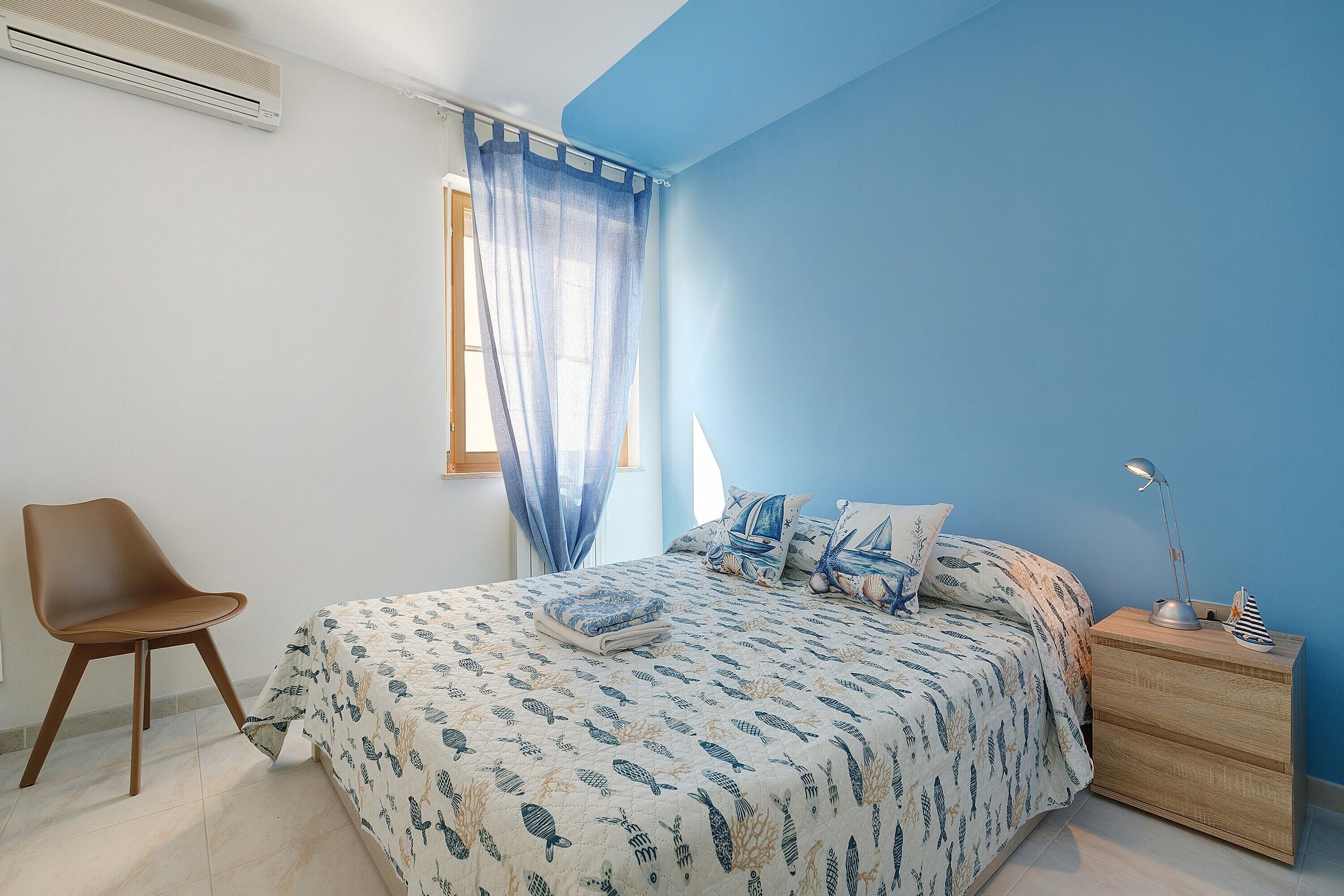 WiFi, bed sheets