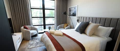 Family Apartment, Balcony | Desk, laptop workspace, iron/ironing board, free WiFi