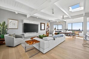Fireplace, table football, ping pong - Artist Haven This custom contemporary home showcases the best of Bodega Bay! (Bodega Bay)