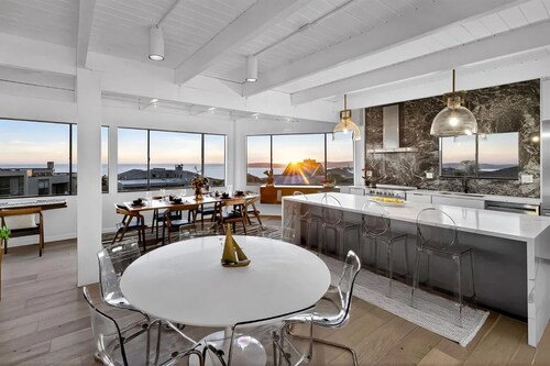Artist Haven This custom contemporary home showcases the best of Bodega Bay!