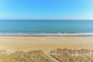 A beach with a clear sky and calm sea. - Gateway Grand 510 Storage locker included and new decorator furnishings!! (Ocean City)