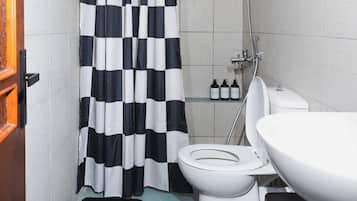 Doccia, asciugacapelli, asciugamani, sapone