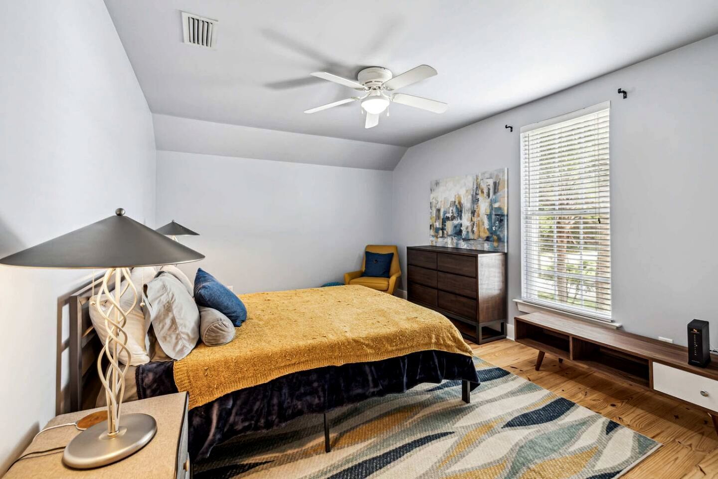 3 Schlafzimmer, Schreibtisch, Bügeleisen/Bügelbrett, WLAN