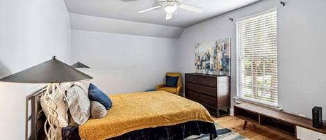 3 bedrooms, desk, iron/ironing board, WiFi